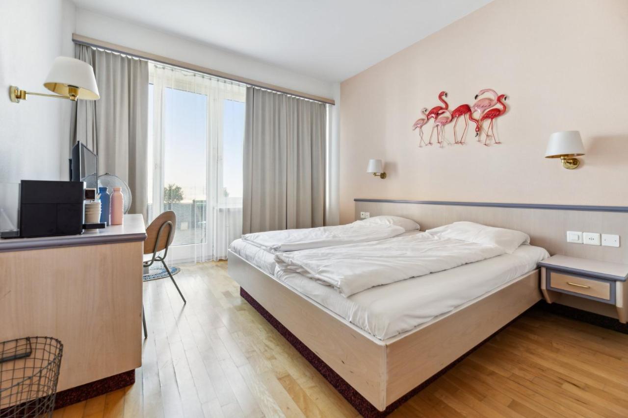 Becozy Du Lac Self-Check In Hotel Riviera Edition เวเดนส์วิล ภายนอก รูปภาพ