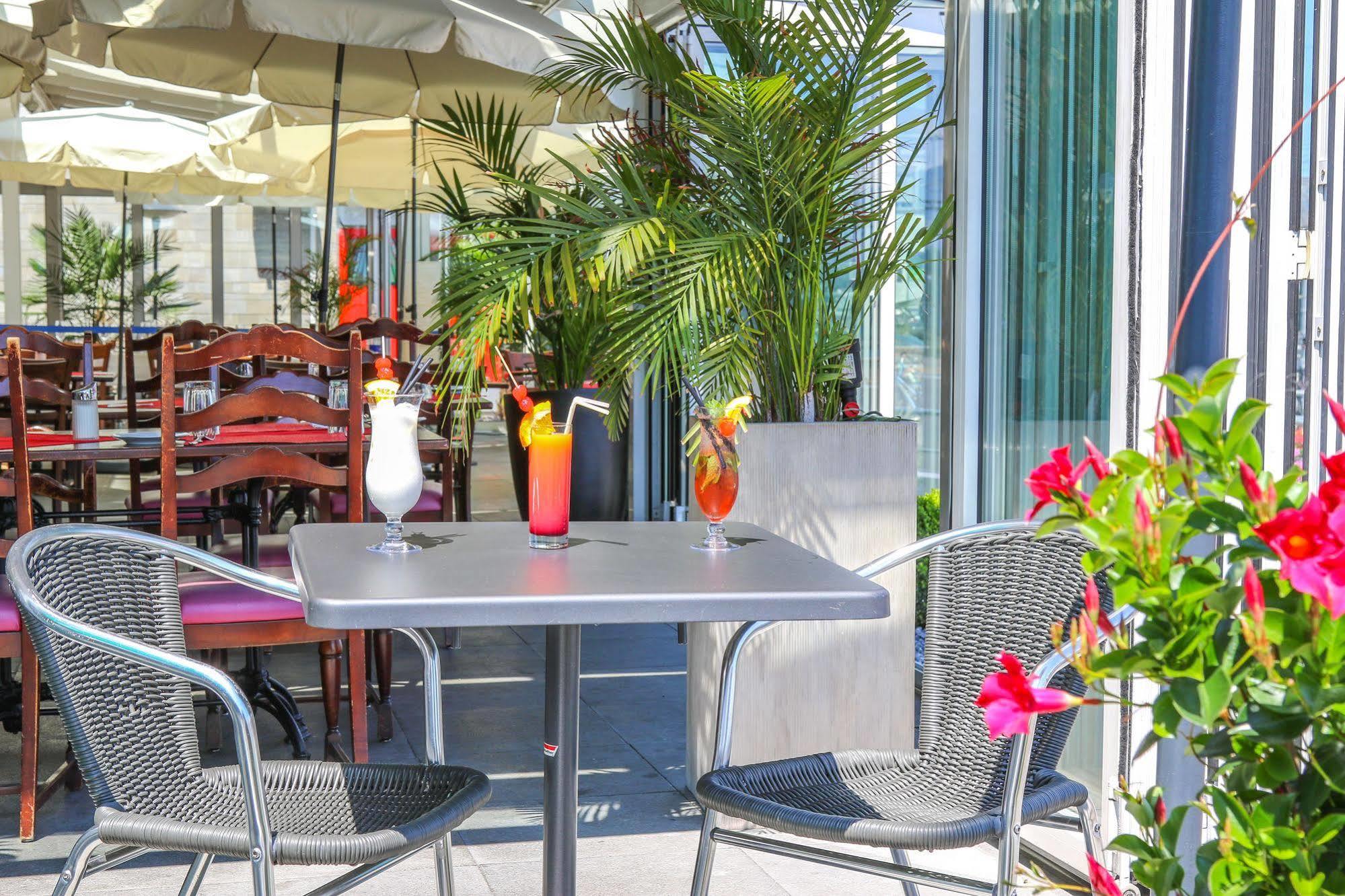 Becozy Du Lac Self-Check In Hotel Riviera Edition เวเดนส์วิล ภายนอก รูปภาพ